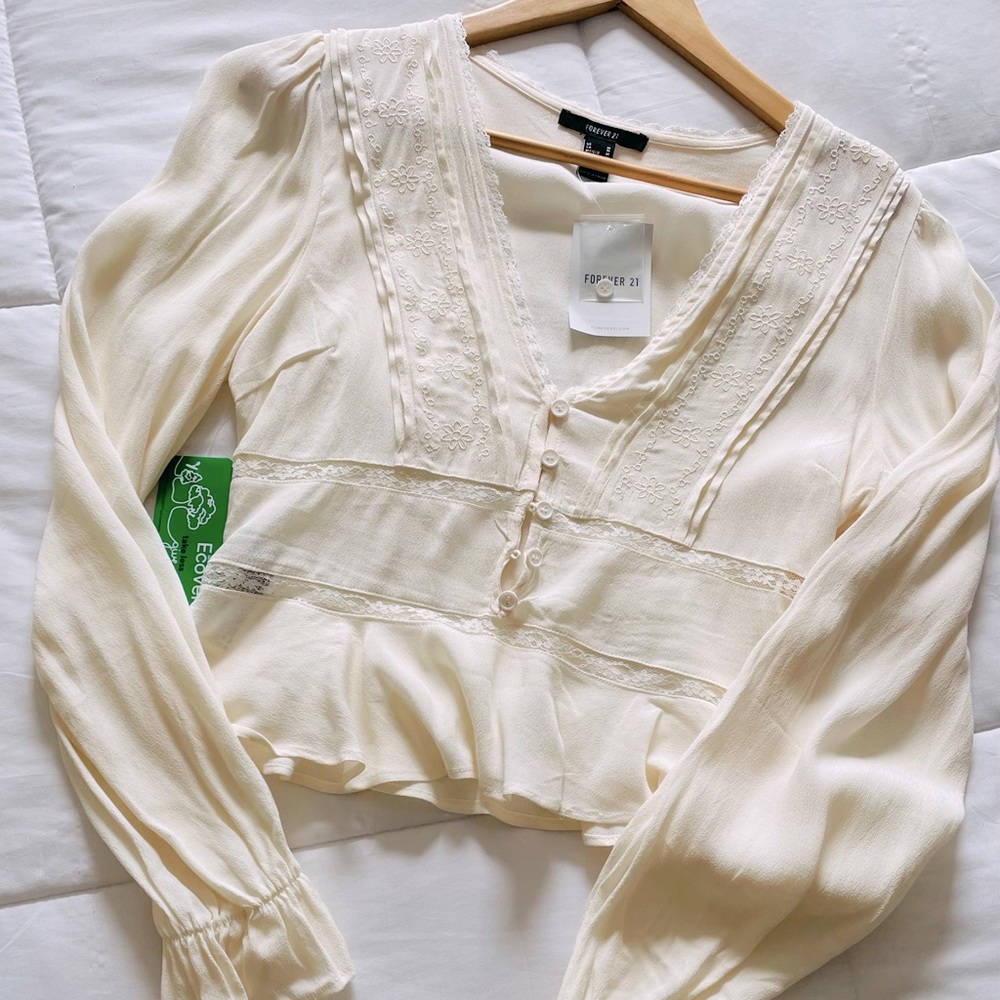 Sz, M Eyelet Peplum blouse. Cream